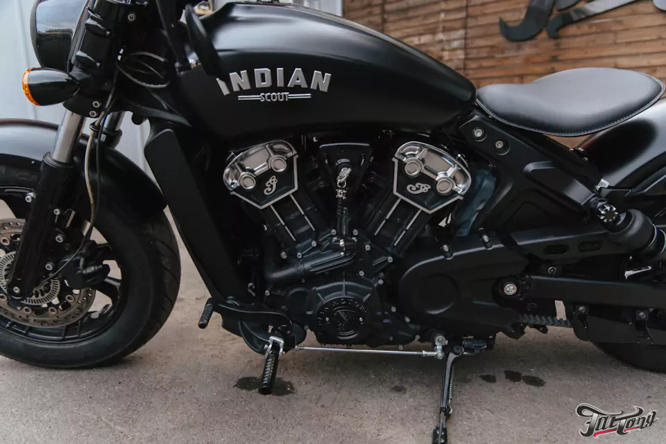 Окрасили детали мотоцикла Indian Scout в черный матовый цвет